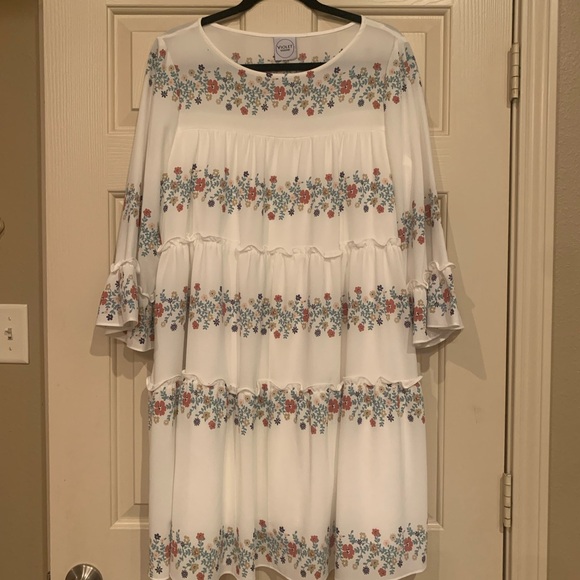 Chic White Floral Bell Sleeve Dress - Picture 1 of 8